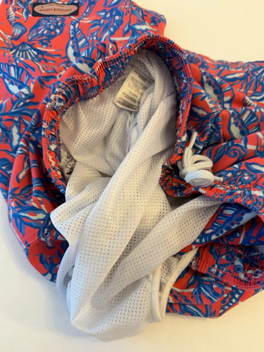 Vineyard Vines Boys Red & Blue Seahorse & Sea Creatures Print Swim Trunks Size L